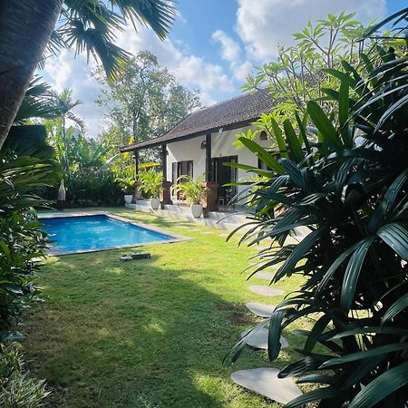 Wiryaroja Guest House Canggu  Ngoại thất bức ảnh