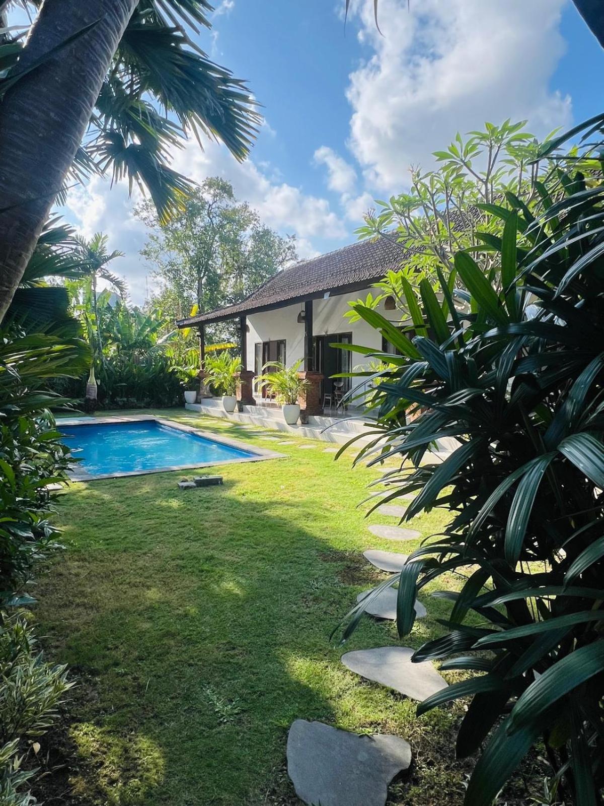 Wiryaroja Guest House Canggu  Ngoại thất bức ảnh