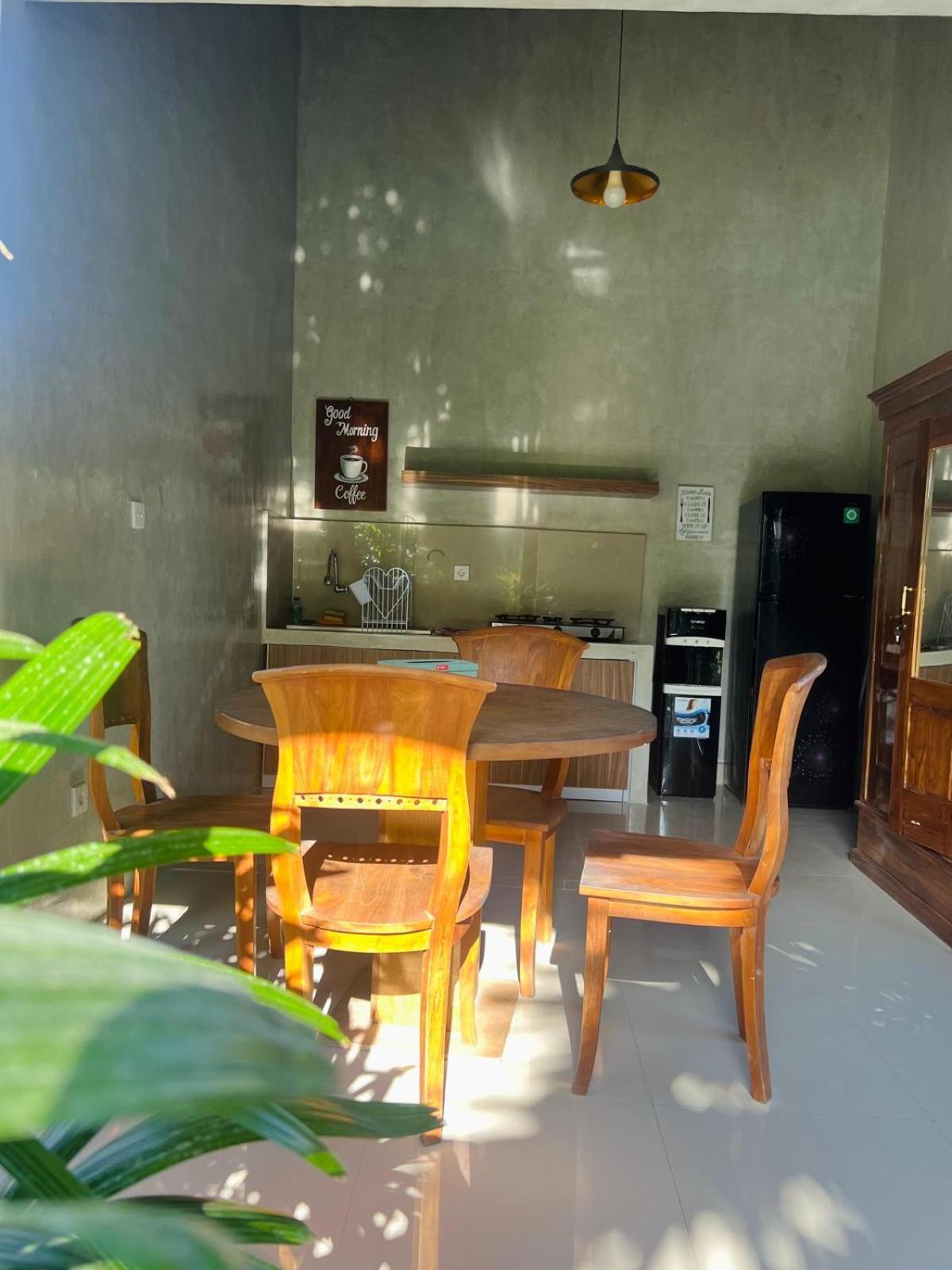 Wiryaroja Guest House Canggu  Ngoại thất bức ảnh